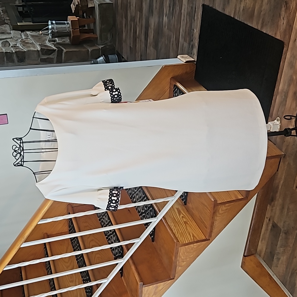 👗ELLE BLACK AND WHITE SHORT SLEEVE DRESS👗